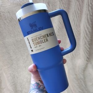 NWT Stanley Flowstate Quencher - Iris, 30 oz